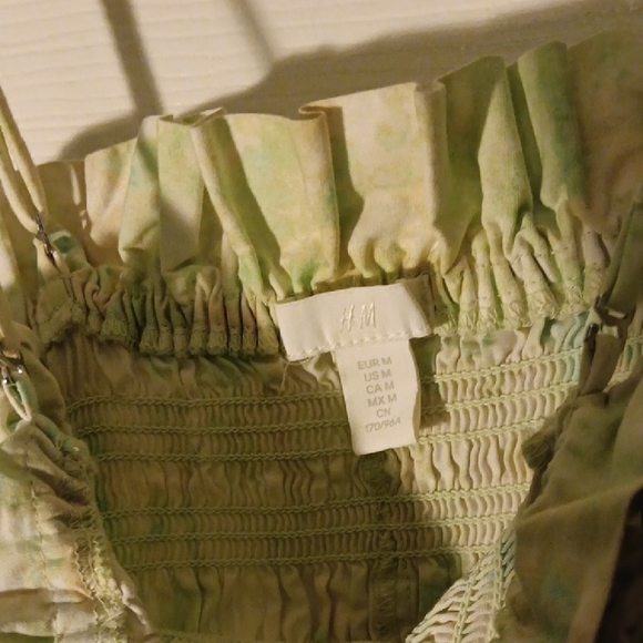 H&M Light Green Smocked Dress - Picture 2 of 3